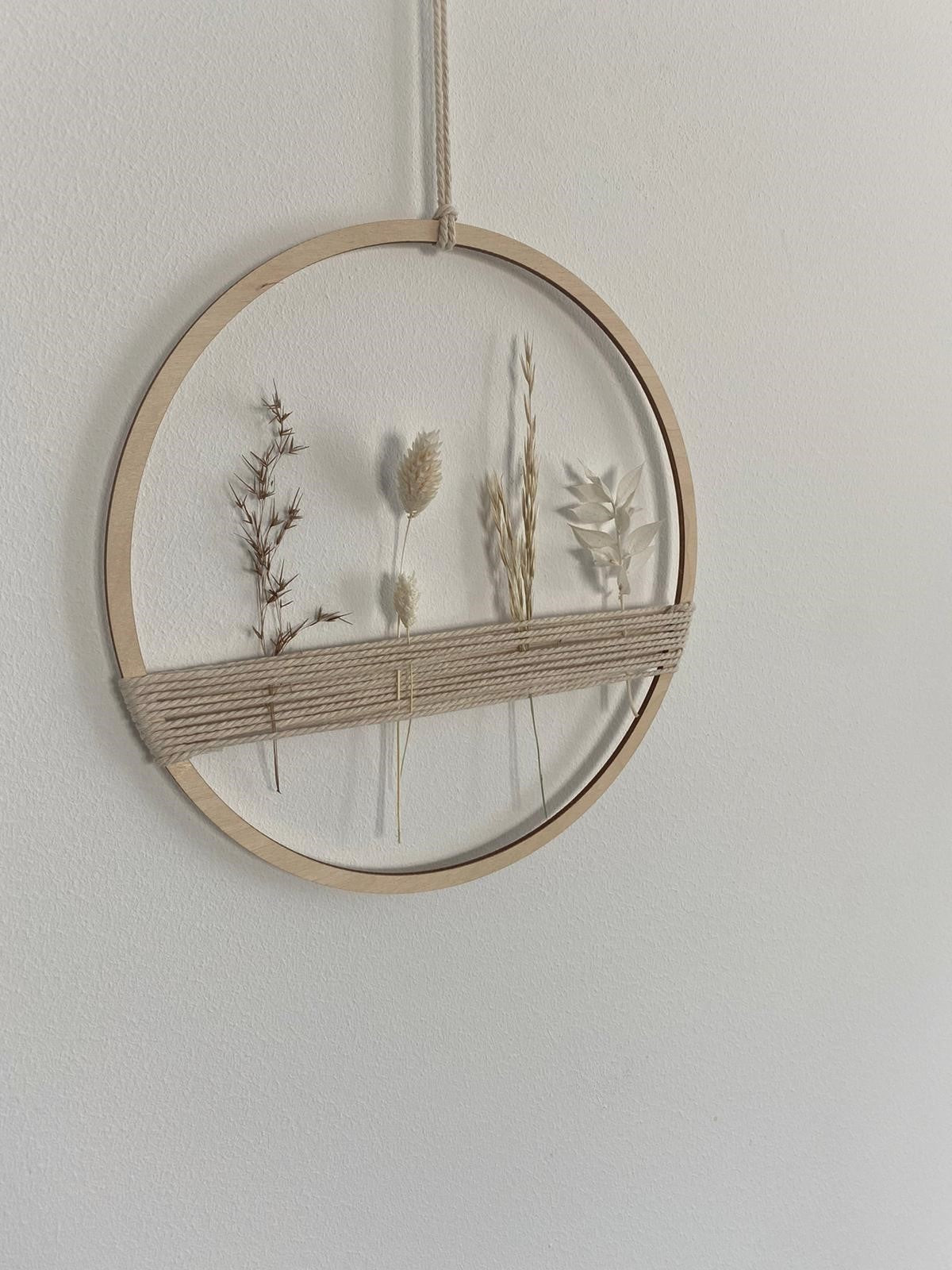 Holzring mit Trockenblumen und Gräsern - Wohnaccessoire