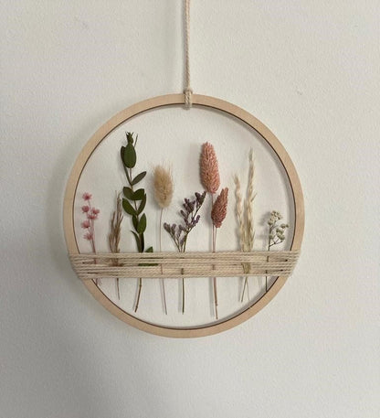 Holzring mit Trockenblumen und Gräsern bunt - Wohnaccessoire