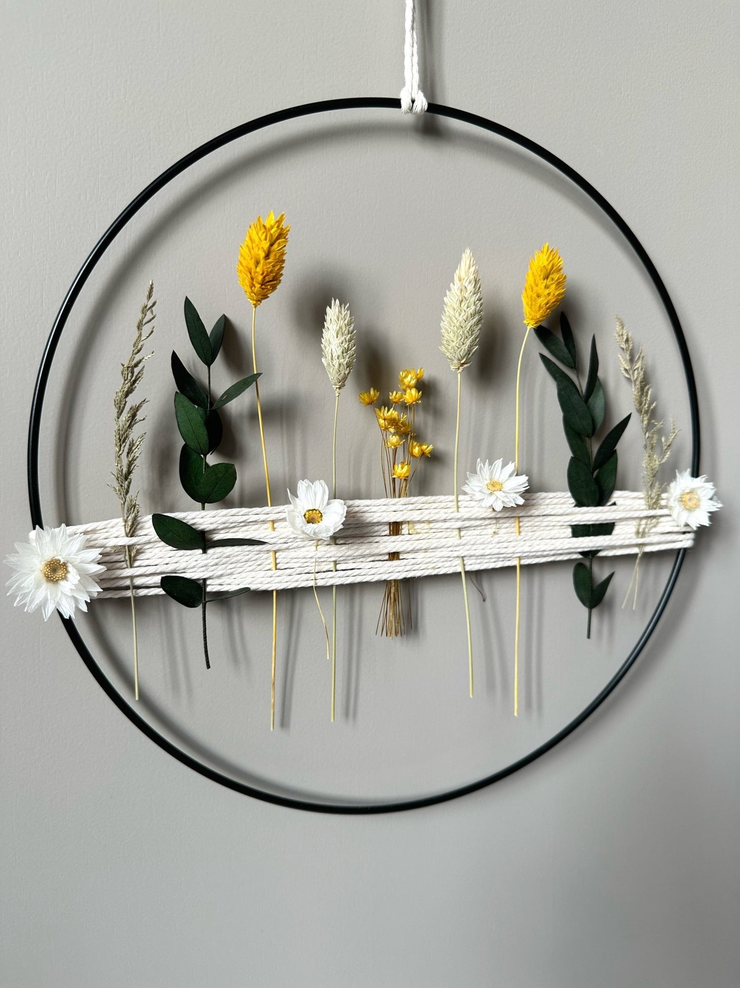 Metallring mit gelben und grünen Trockenblumen | Frühling - Trockenblumen