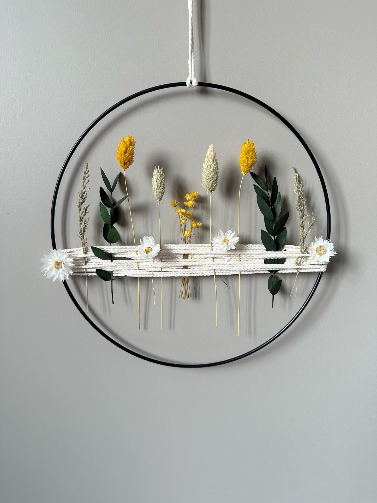 Metallring mit gelben und grünen Trockenblumen | Frühling - Trockenblumen